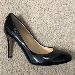 Classic black patent leather heel